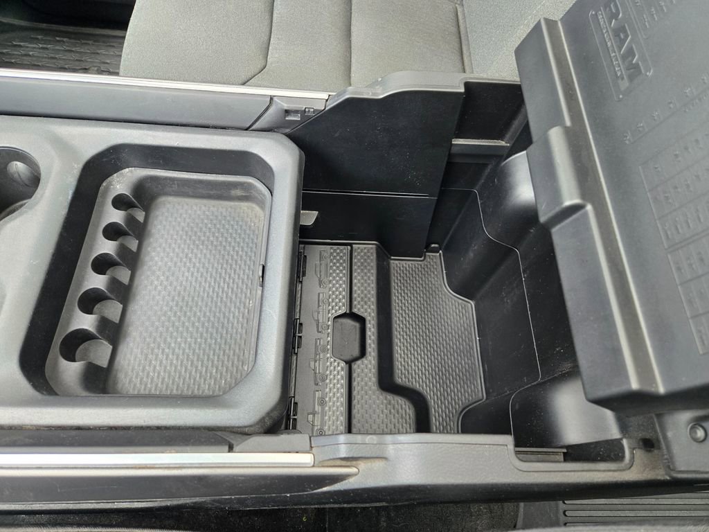 Used 2023 RAM 1500 Big Horn AWD/4WD image 32