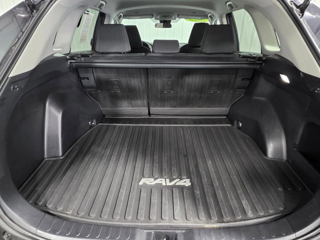 Used 2023 Toyota RAV4 LE AWD/4WD image 12