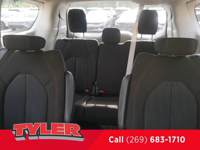 Used 2020 Chrysler Pacifica Touring w/ Cold Weather Group FWD image 38