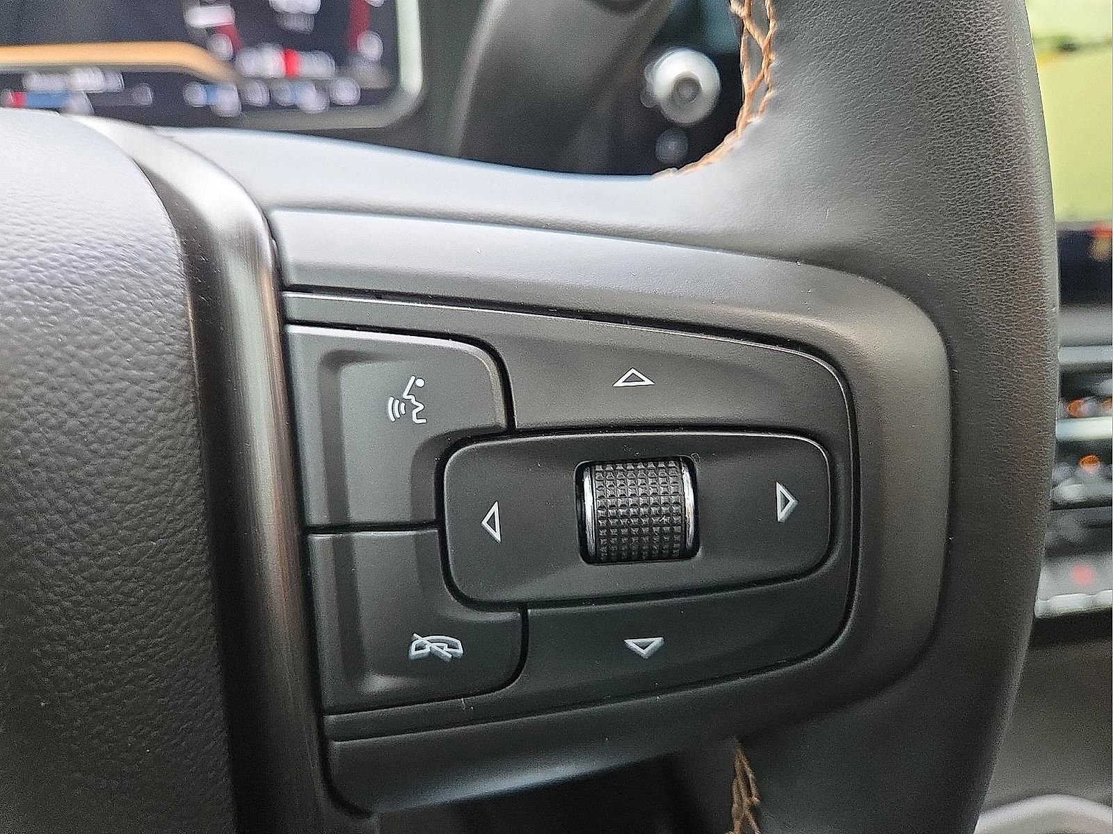 Used 2025 GMC Sierra 2500 AT4 w/ AT4 Premium Plus Package AWD/4WD image 18