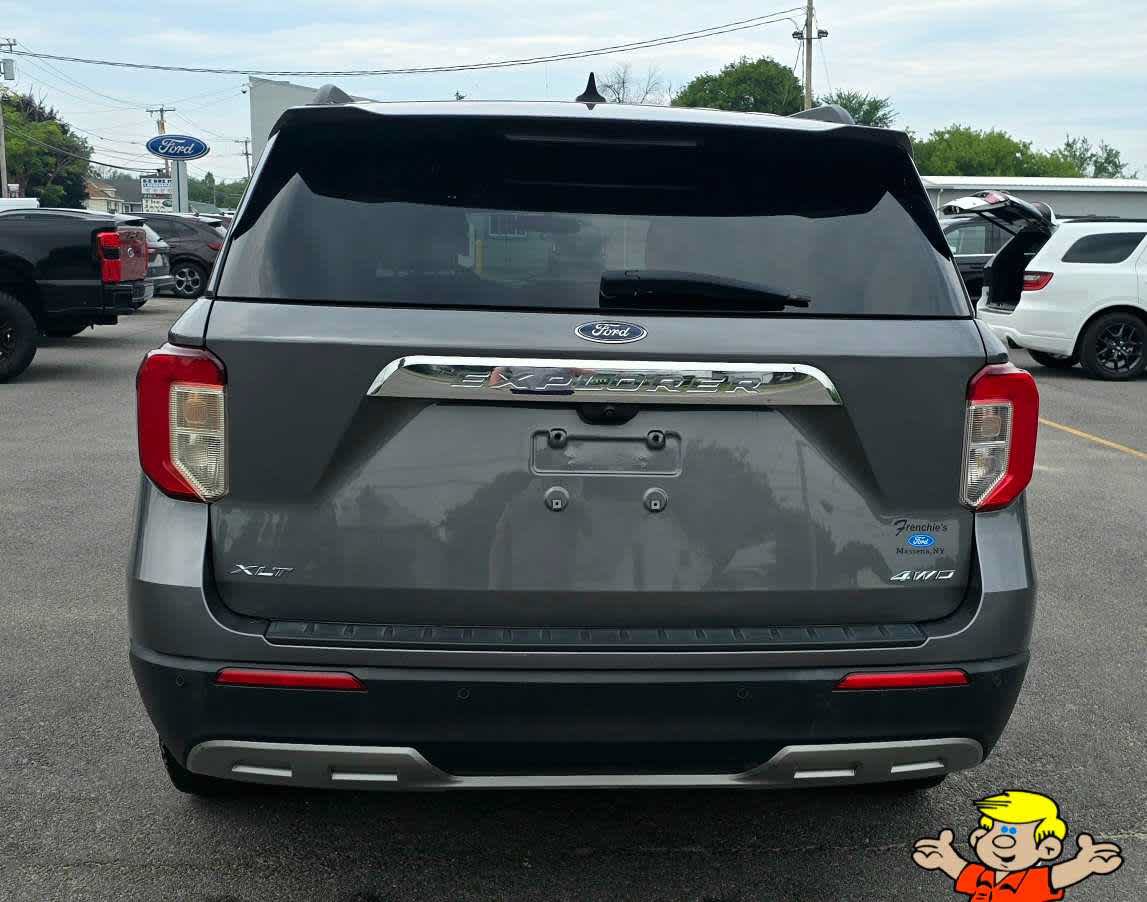Used 2023 Ford Explorer XLT w/ Equipment Group 202A AWD/4WD image 4