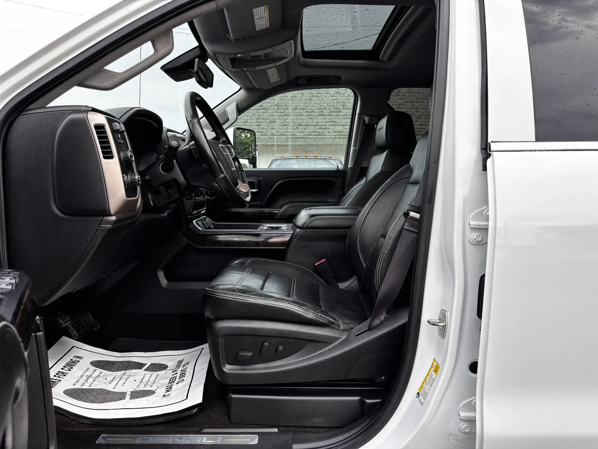 Used 2015 GMC Sierra 2500 Denali w/ Duramax Plus Package AWD/4WD image 17