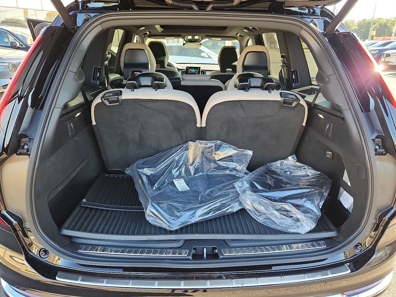 Used 2026 Volvo XC90 B6 Plus w/ Protection Package Premier AWD/4WD image 27