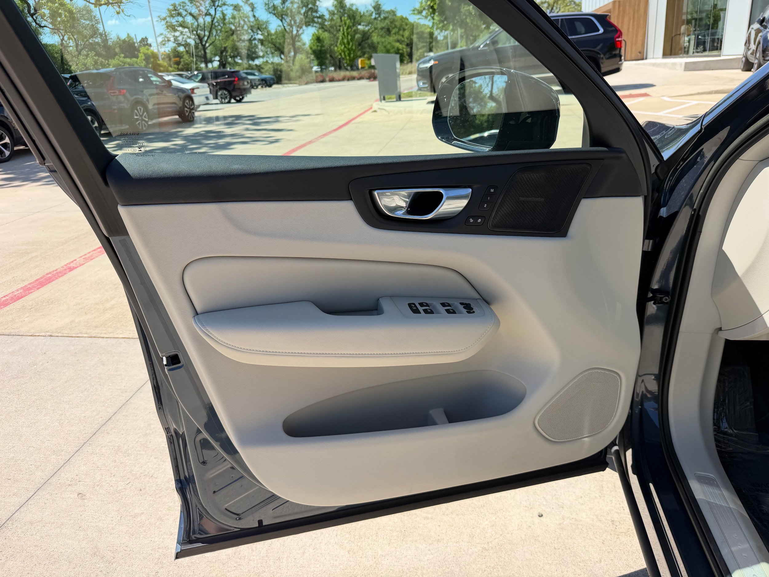 Certified 2023 Volvo XC60 B5 Plus FWD image 23