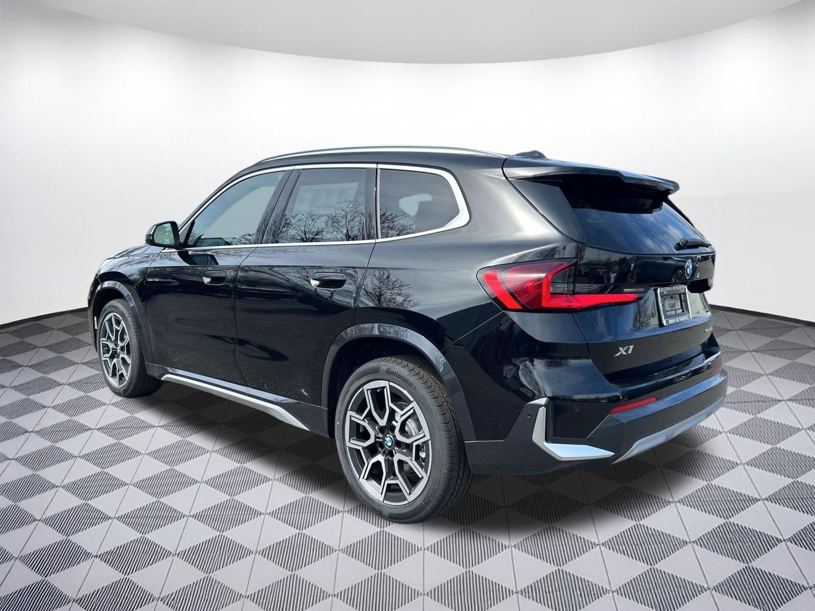 Used 2026 BMW X1 xDrive28i w/ Convenience Package AWD/4WD image 3