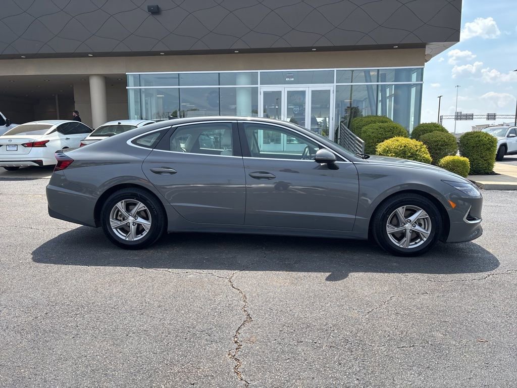 Used 2023 Hyundai Sonata SE w/ Cargo Package image 4