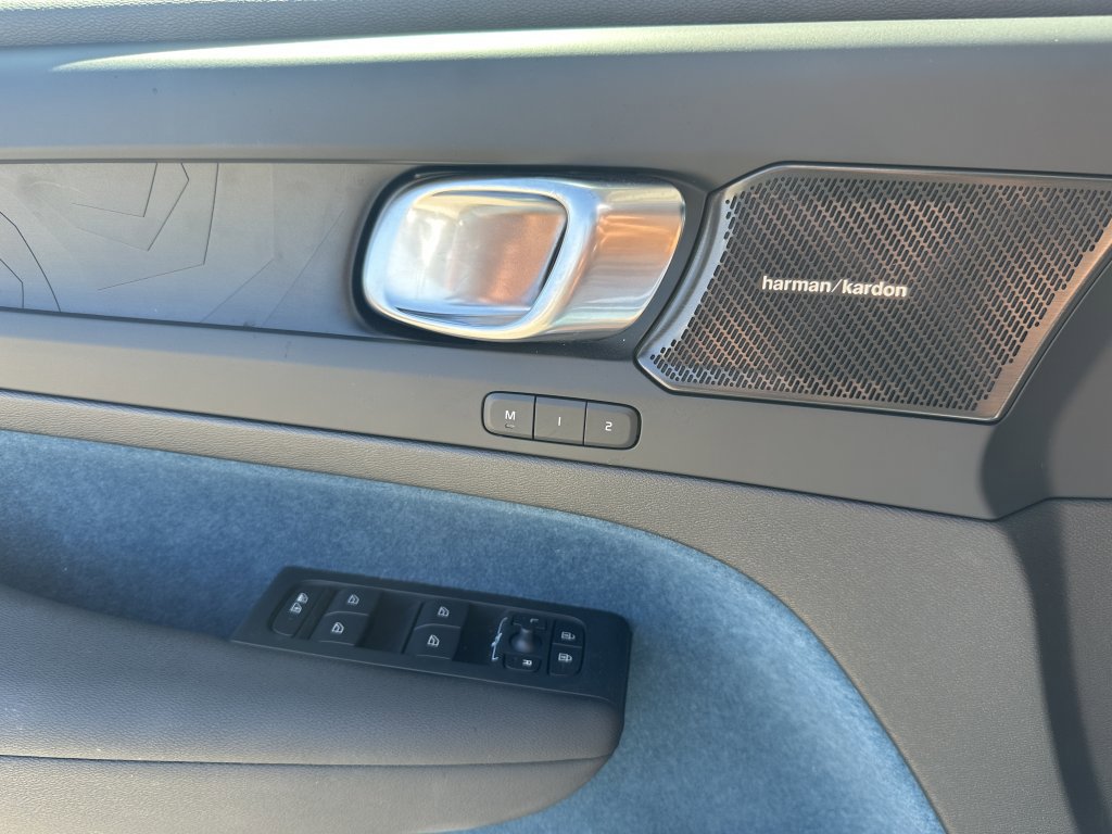 Used 2023 Volvo C40 P8 Recharge Ultimate image 28