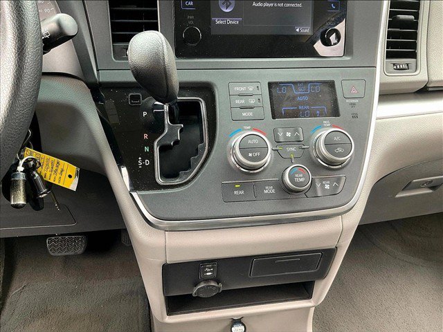 Used 2017 Toyota Sienna L FWD image 23