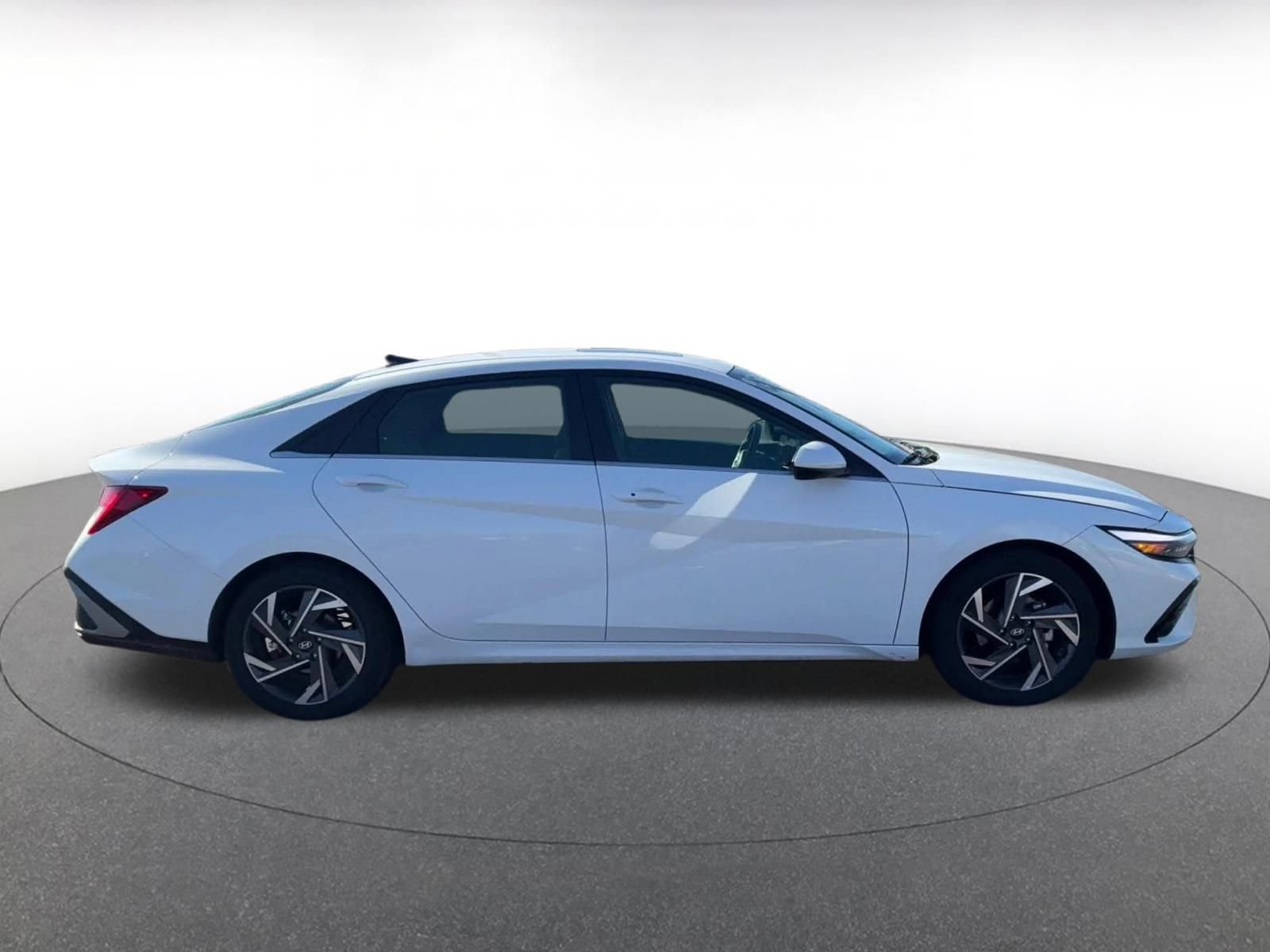 Used 2025 Hyundai Elantra SEL image 16