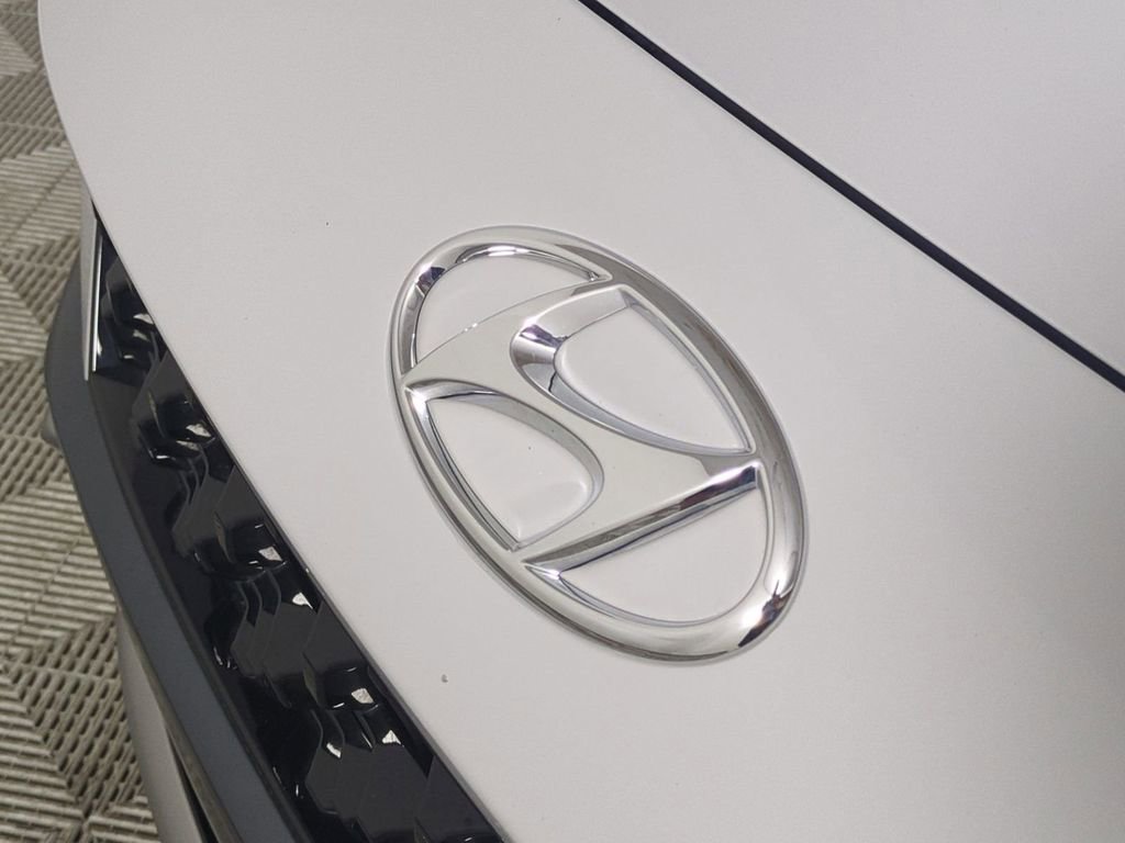 Used 2023 Hyundai Kona Limited w/ Cargo Package FWD image 13