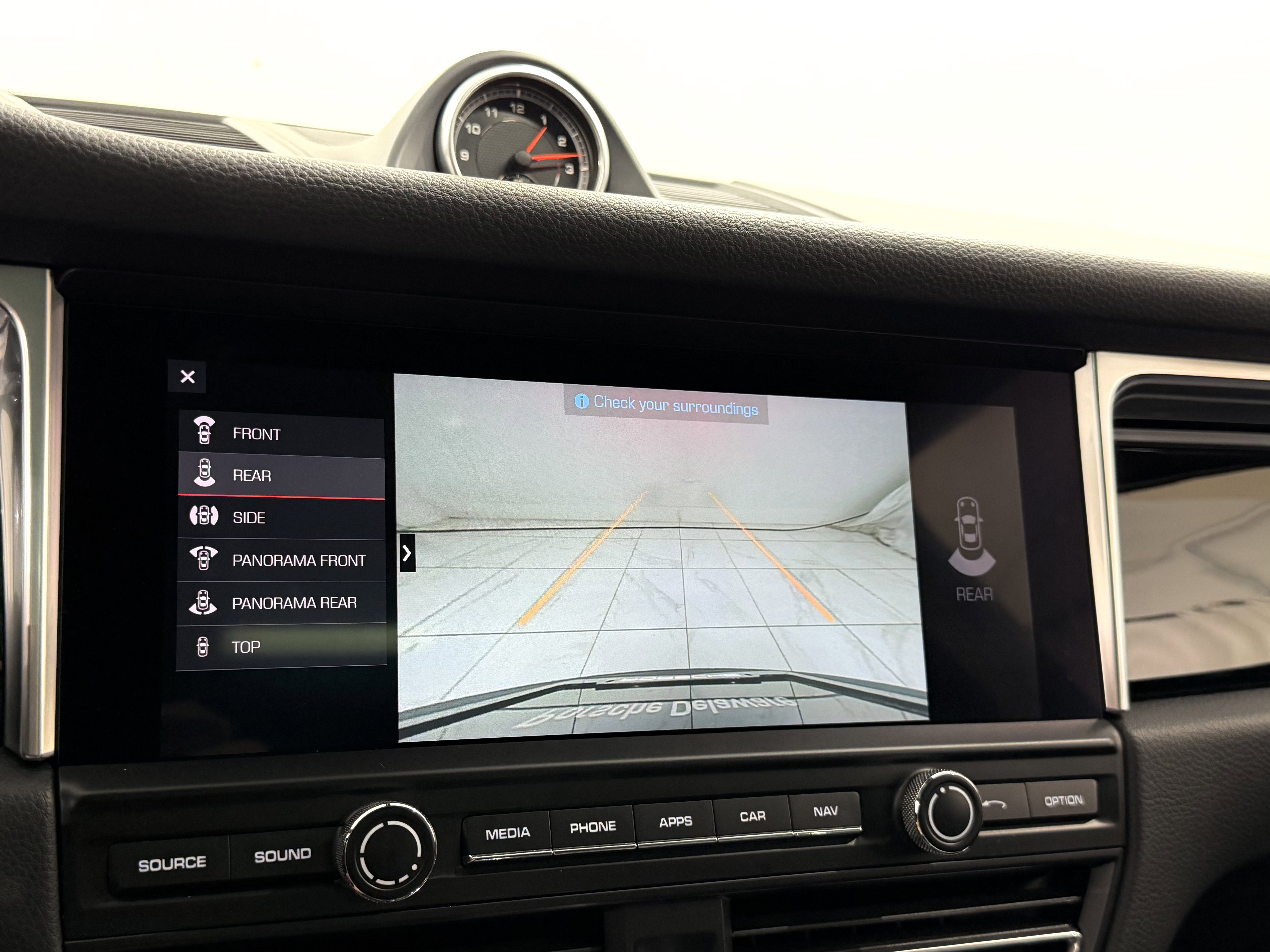 Certified 2021 Porsche Macan AWD/4WD image 43
