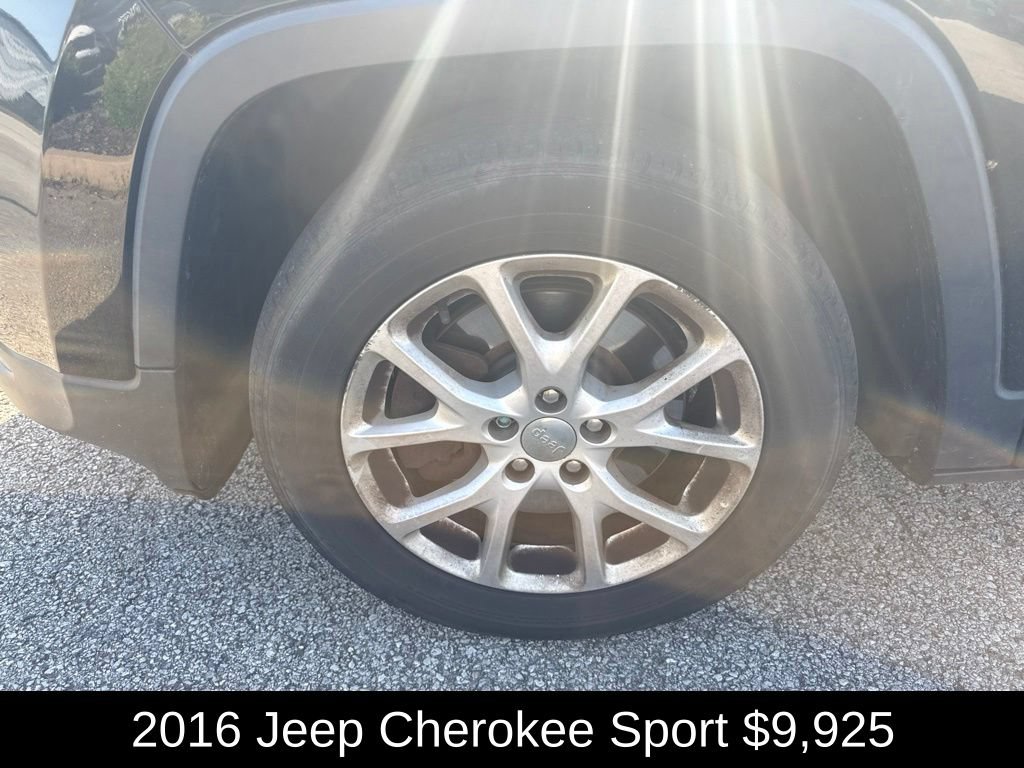 Used 2016 Jeep Cherokee Sport FWD image 9