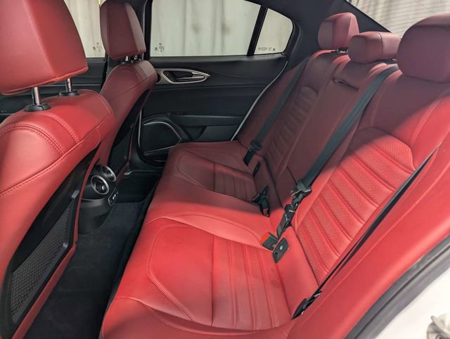 Used 2022 Alfa Romeo Giulia Veloce RWD image 9