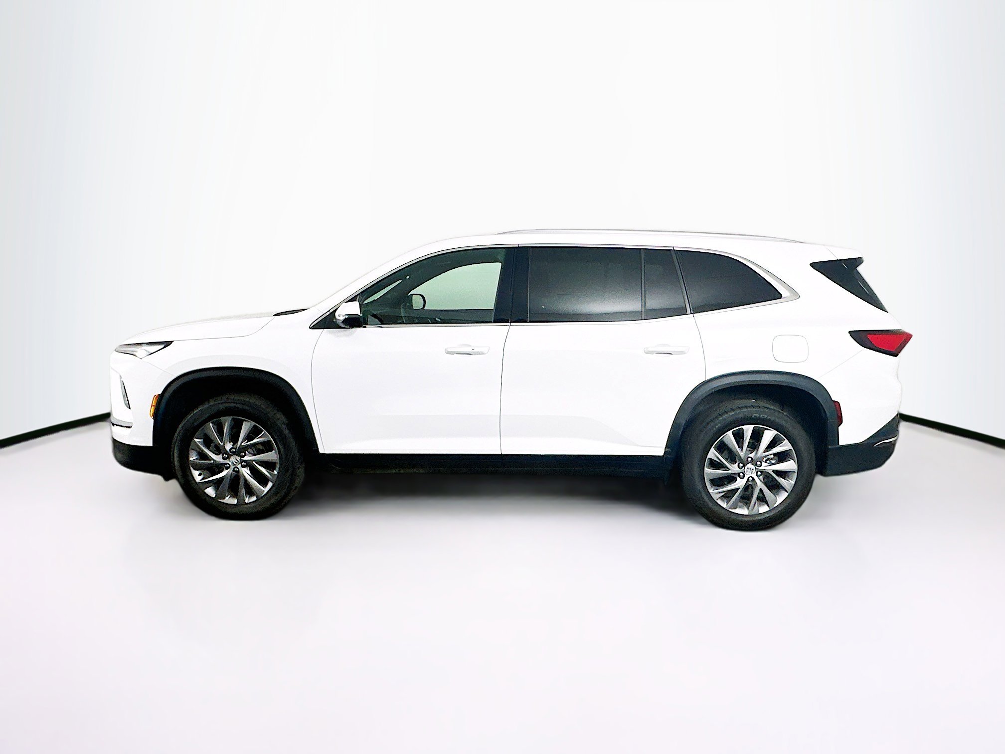Used 2025 Buick Enclave Preferred FWD image 4