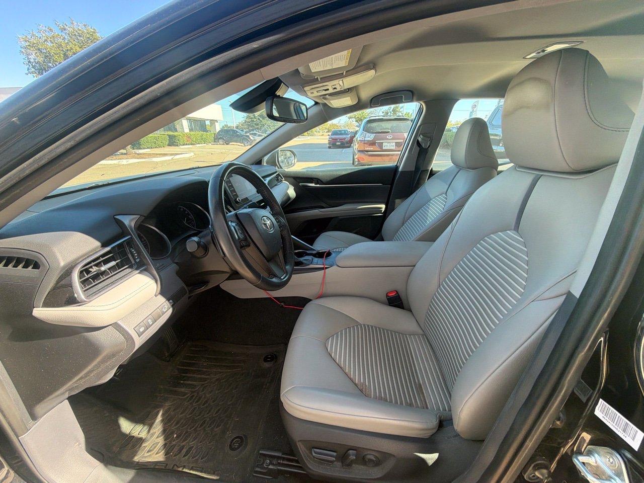 Used 2022 Toyota Camry SE w/ Convenience Package FWD image 3