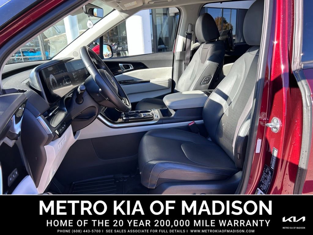 Used 2023 Kia Carnival SX Prestige image 14