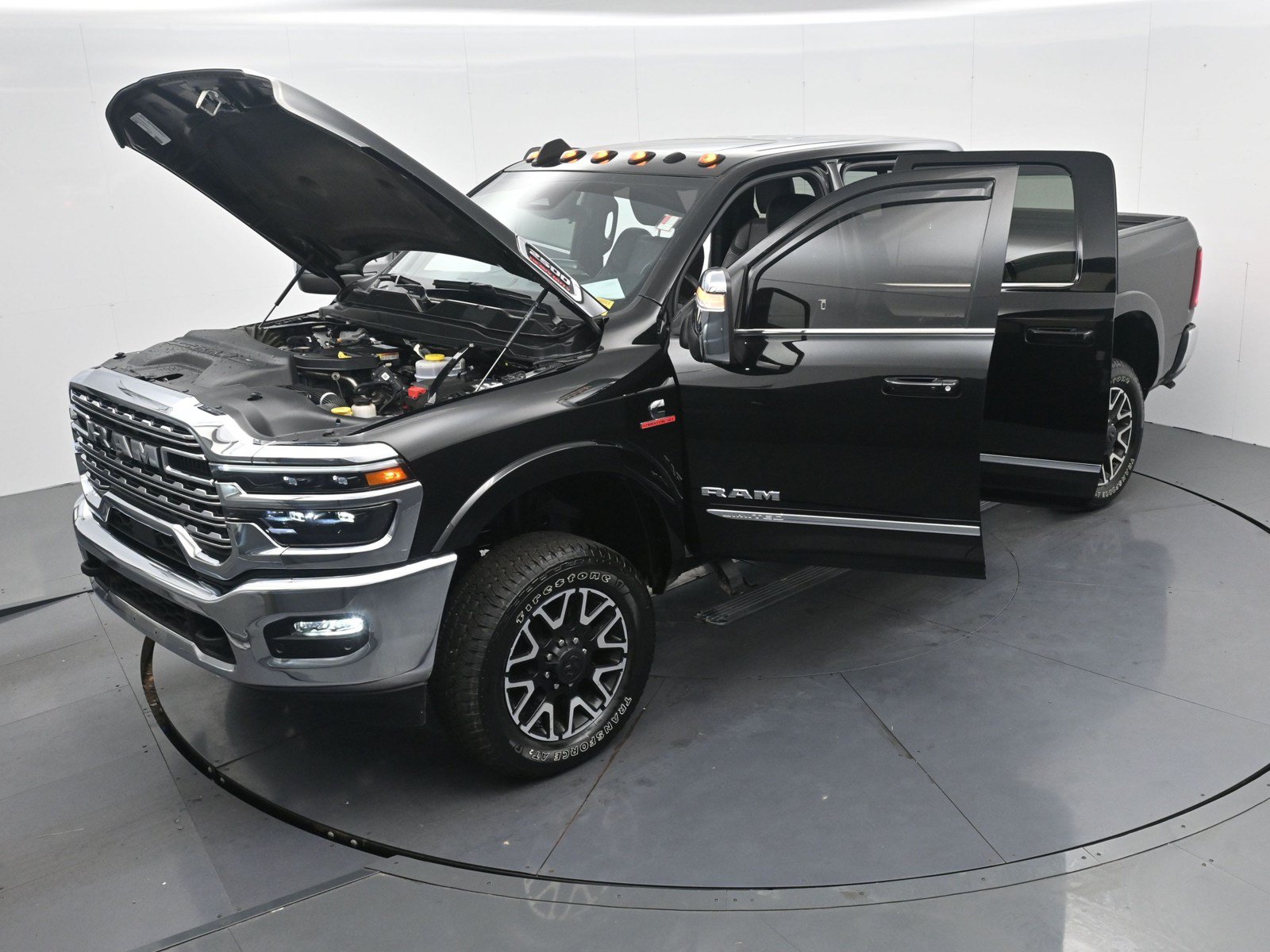Used 2025 RAM 2500 Limited AWD/4WD image 33