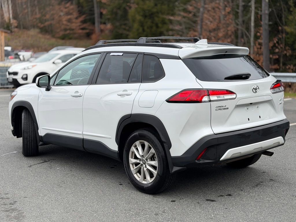 Certified 2022 Toyota Corolla Cross LE image 3