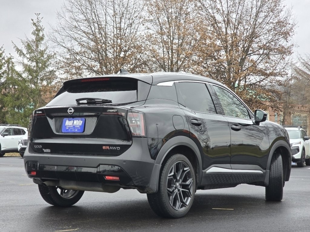 Used 2025 Nissan Kicks SR image 11