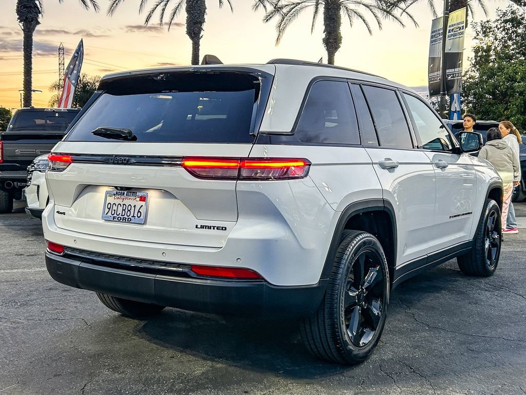 Used 2023 Jeep Grand Cherokee Limited w/ Luxury Tech Group II AWD/4WD image 7
