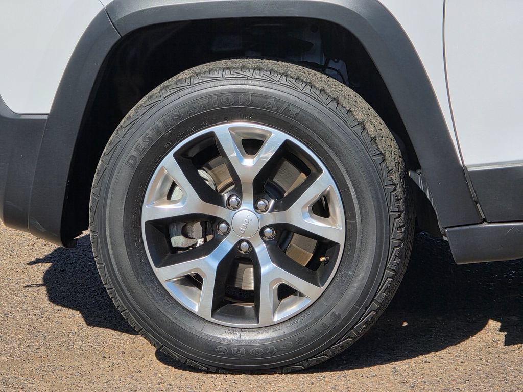 Used 2018 Jeep Cherokee Trailhawk AWD/4WD image 30
