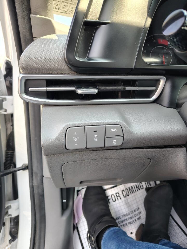 Used 2021 Hyundai Elantra SE image 14