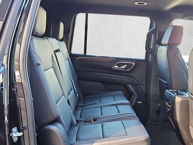 Used 2022 Chevrolet Suburban LT AWD/4WD image 17