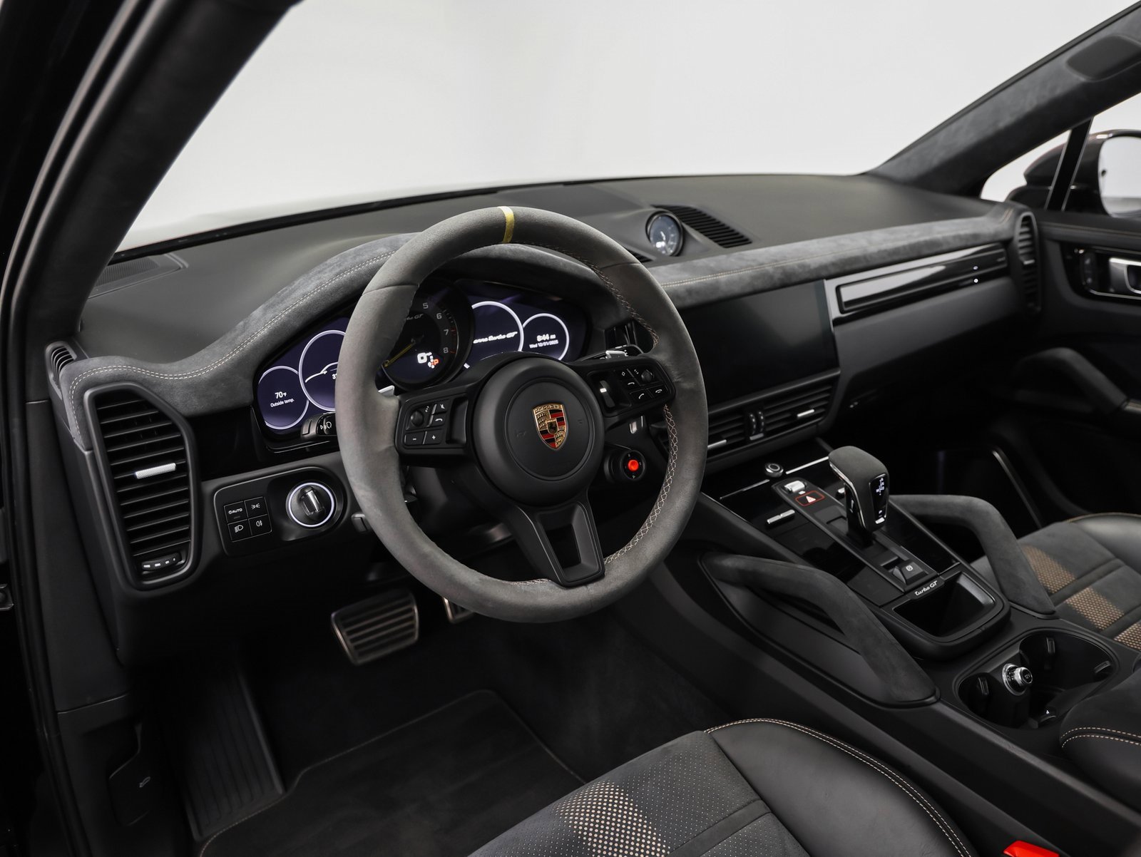 Used 2022 Porsche Cayenne Turbo GT image 4