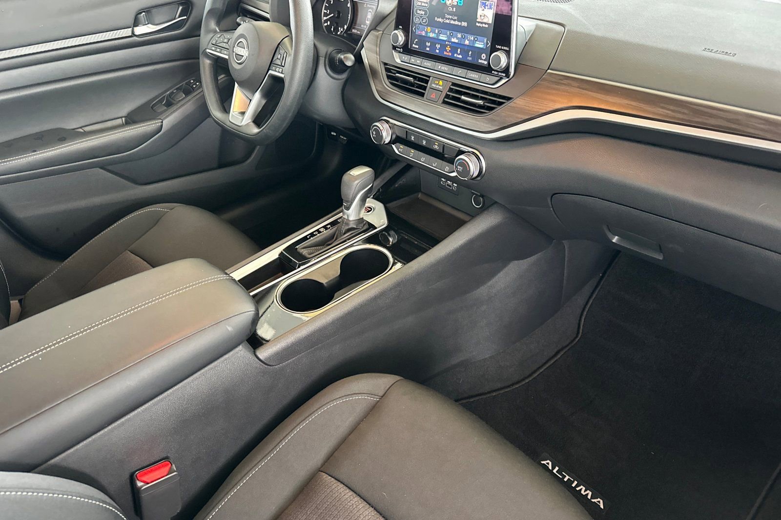 Used 2024 Nissan Altima 2.5 SV image 15