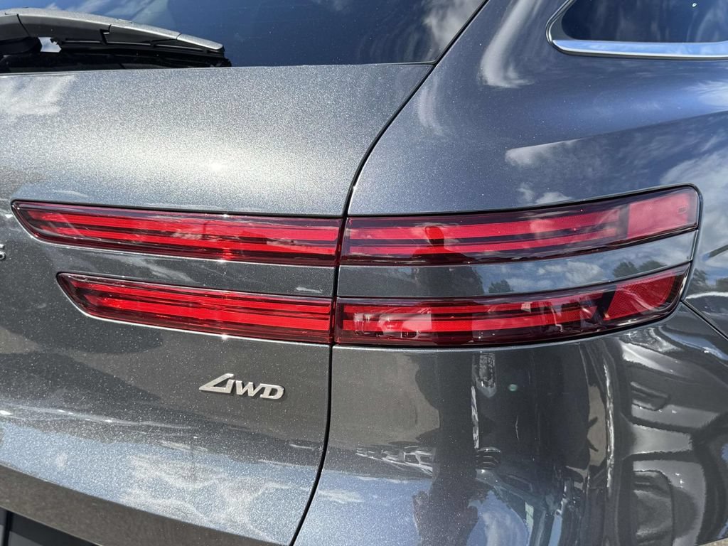 Certified 2024 Genesis GV70 2.5T w/ Select Package AWD/4WD image 10