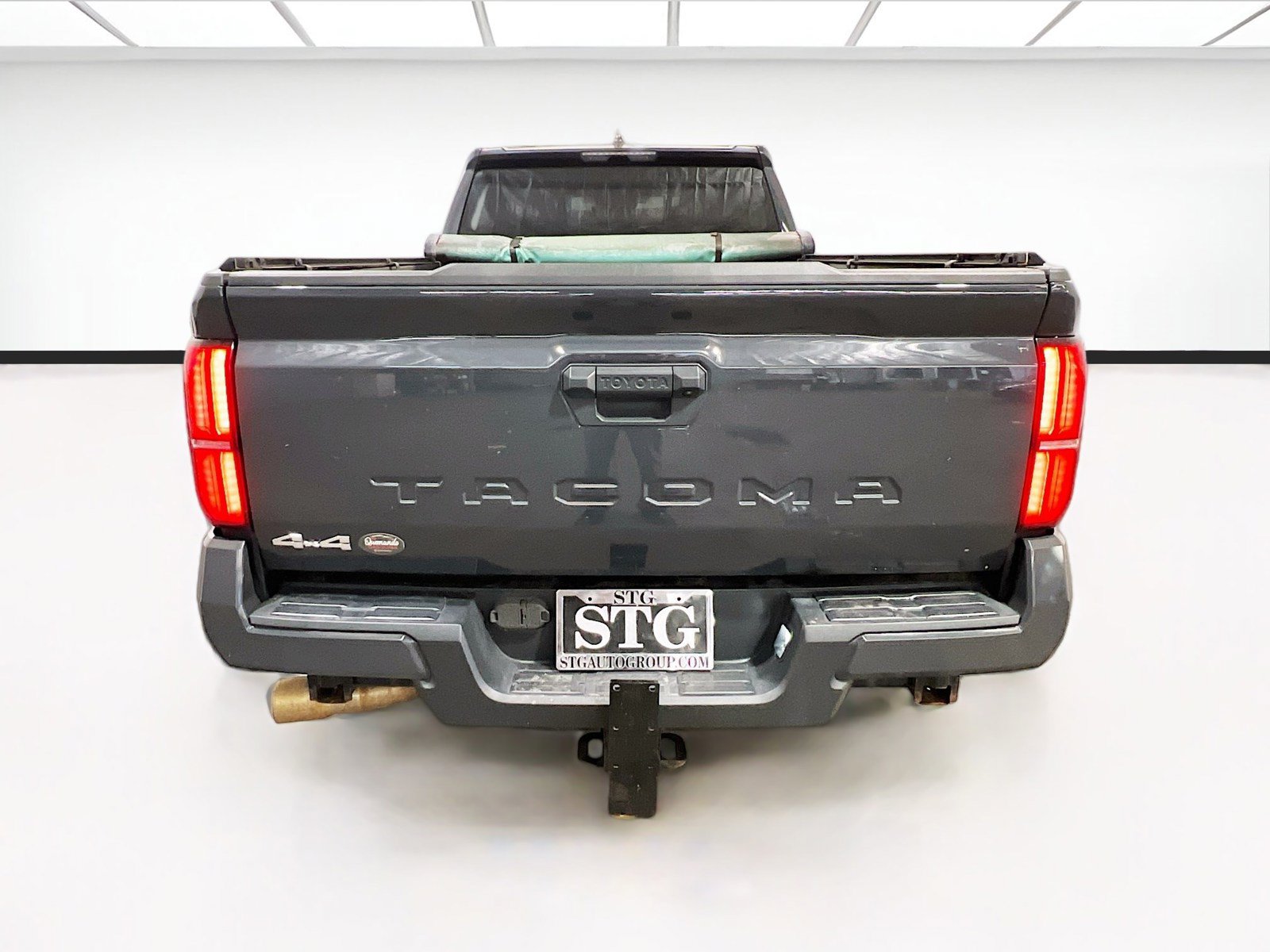 Used 2024 Toyota Tacoma SR5 AWD/4WD image 5