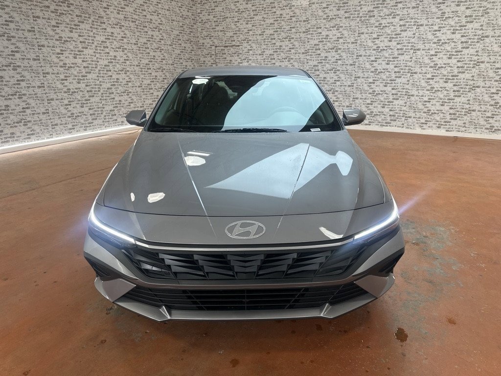 New 2026 Hyundai Elantra SE image 2