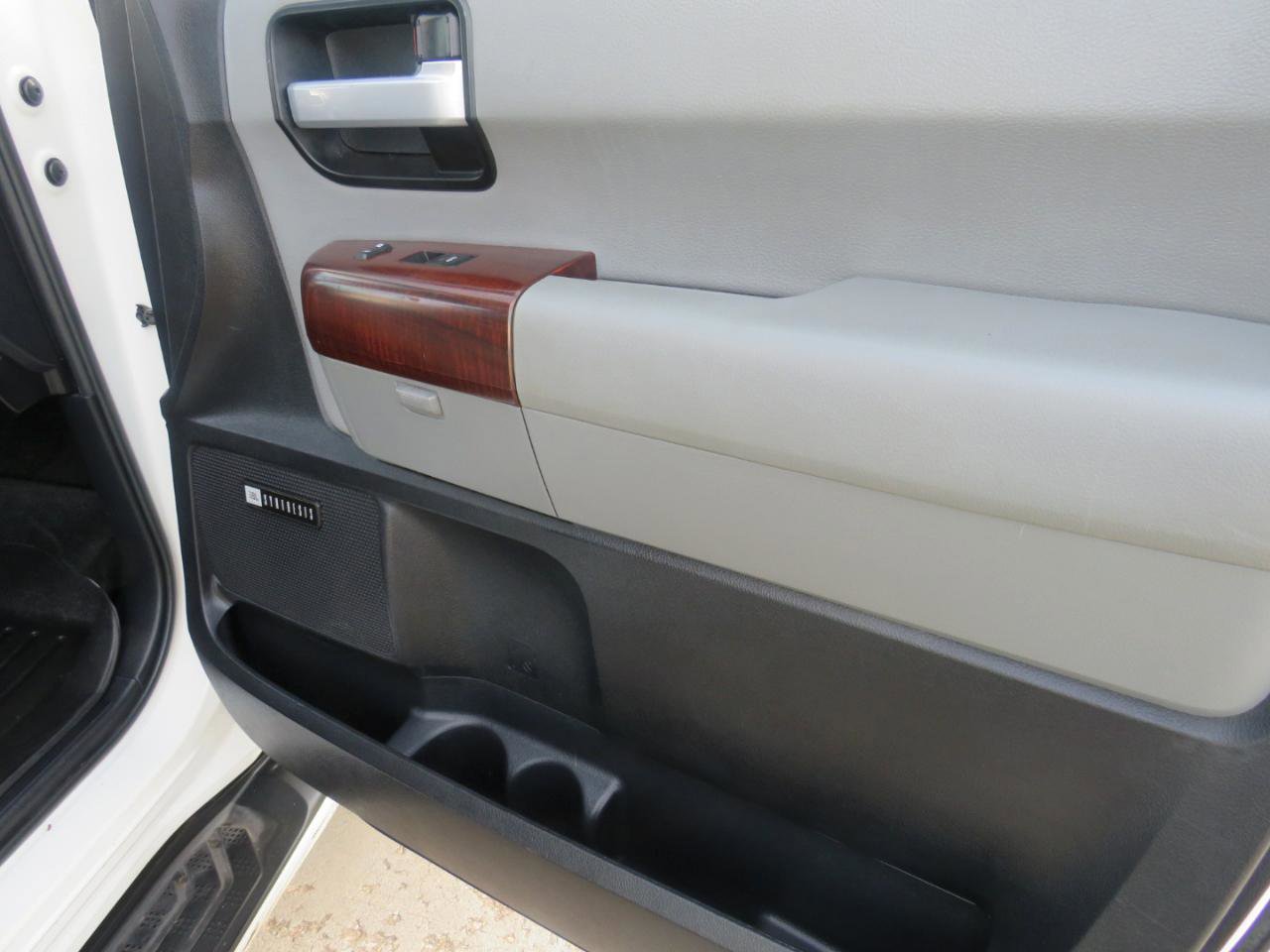 Used 2015 Toyota Sequoia Platinum AWD/4WD image 33