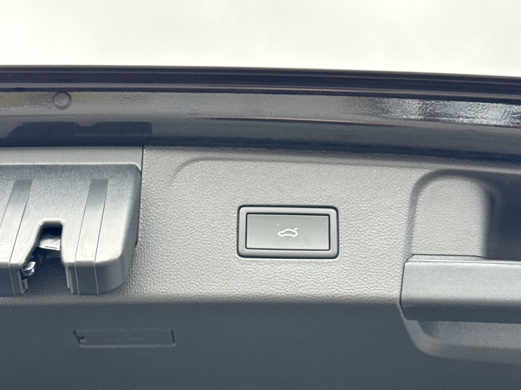 New 2026 Volkswagen Atlas SE image 17