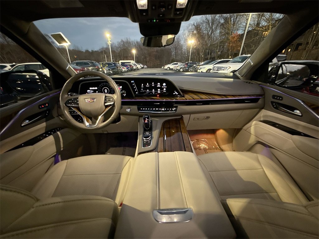 Used 2021 Cadillac Escalade ESV Premium Luxury Platinum image 23