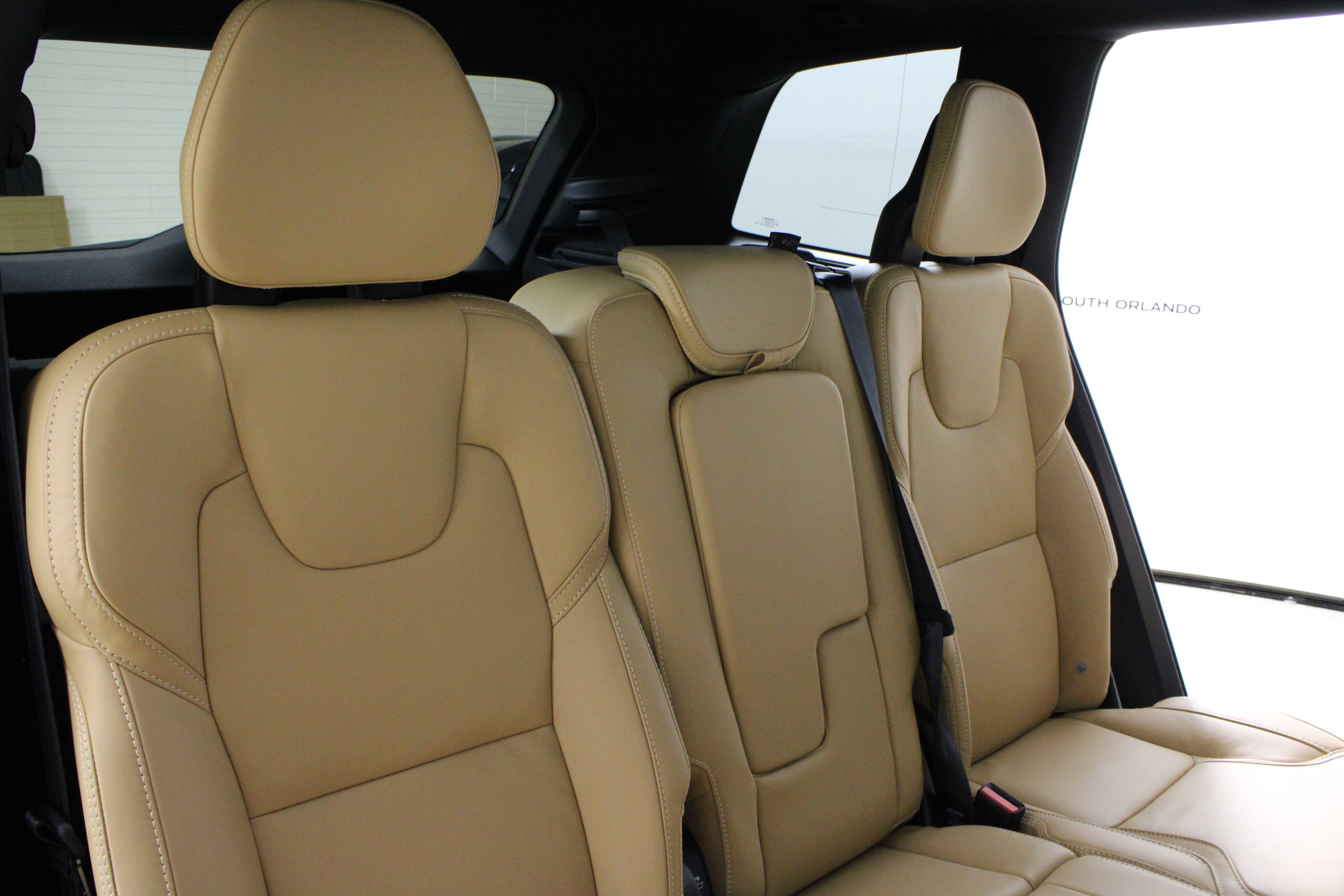 Used 2025 Volvo XC90 B6 Ultra w/ Protection Package Premier image 14