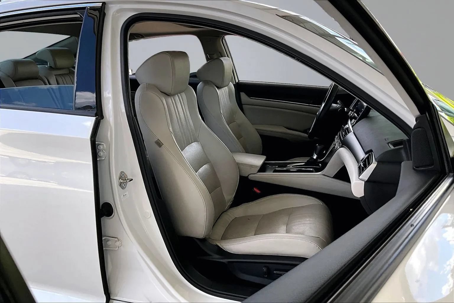 Used 2018 Honda Accord EX-L image 26