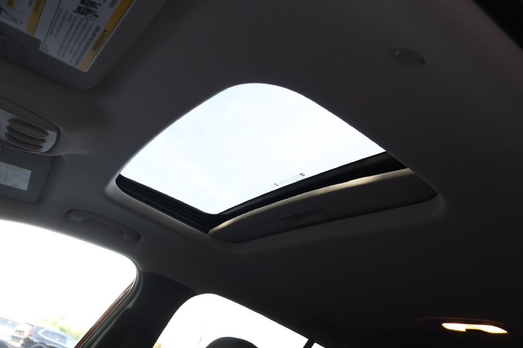 Used 2024 Chevrolet Trax ACTIV w/ Sunroof Package FWD image 38