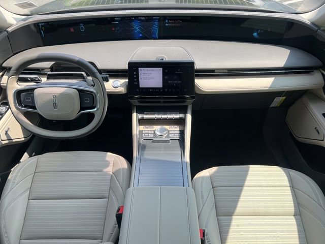 Used 2025 Lincoln Nautilus Reserve image 11