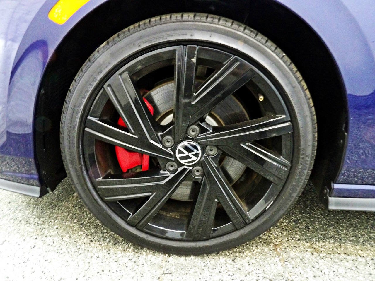 Used 2022 Volkswagen GTI SE FWD image 19