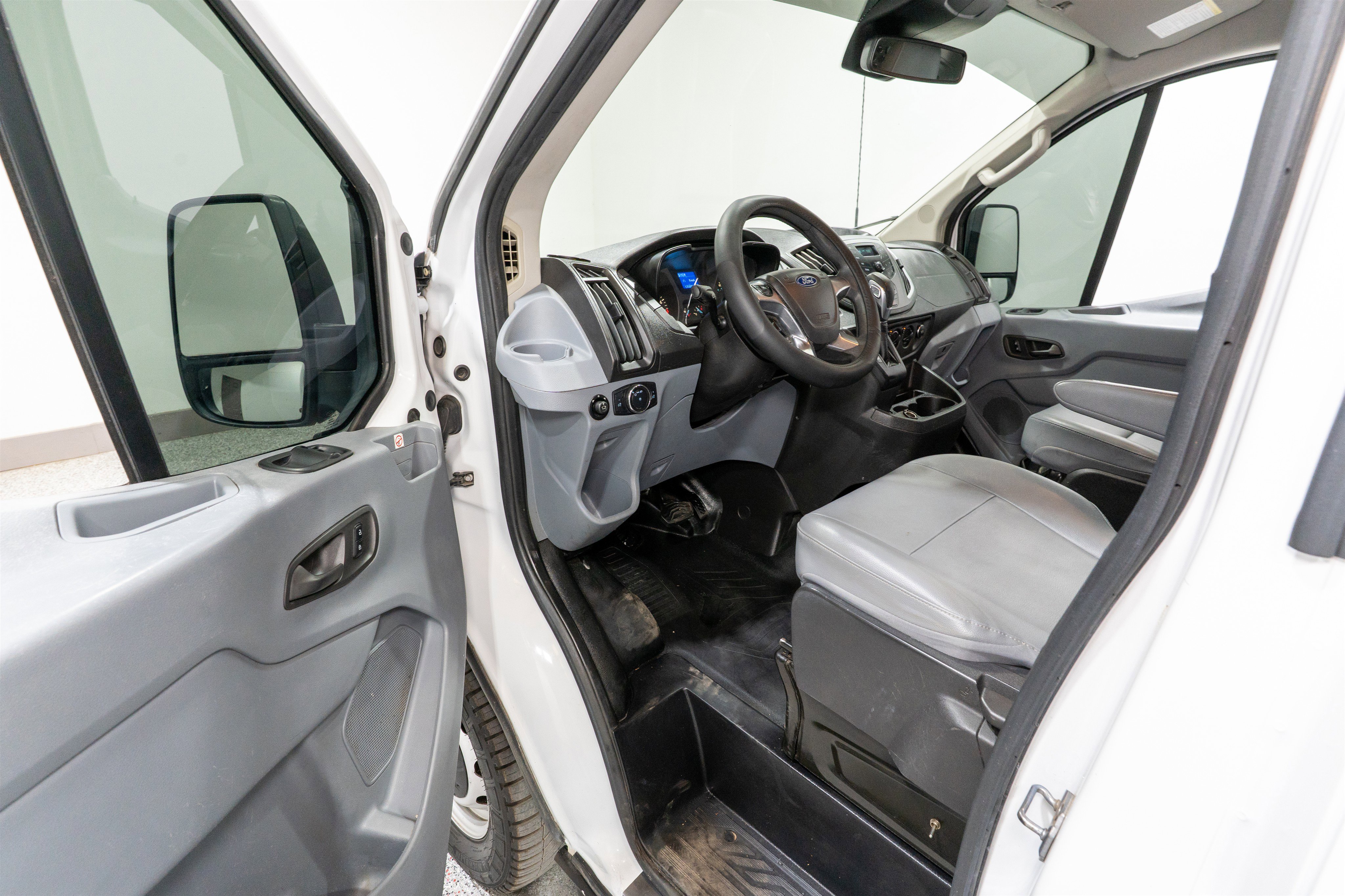 Used 2019 Ford Transit 150 130 Low Roof RWD image 15