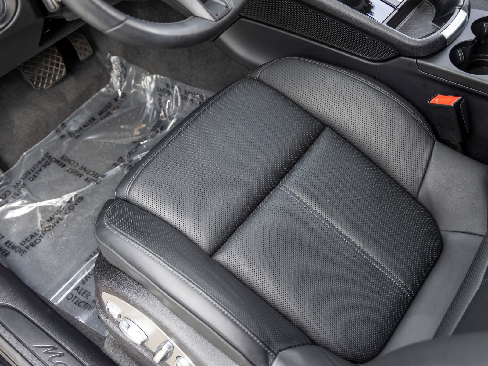 Certified 2026 Porsche Macan AWD/4WD image 32