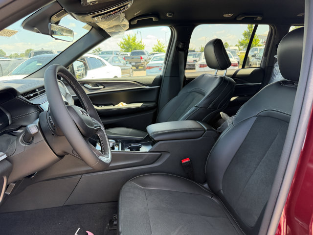 New 2026 Jeep Grand Cherokee Altitude AWD/4WD image 12