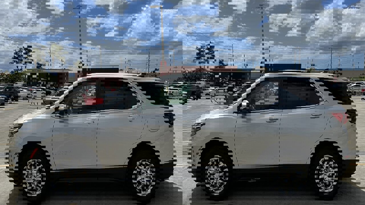 Used 2022 Chevrolet Equinox LT image 2