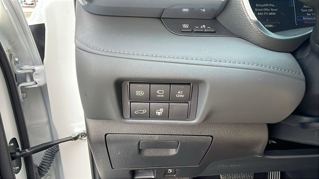Used 2024 Toyota Highlander Limited image 28