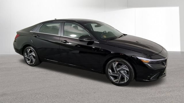 New 2026 Hyundai Elantra Limited FWD image 2