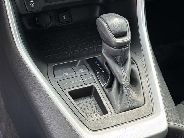 Used 2022 Toyota RAV4 LE image 22