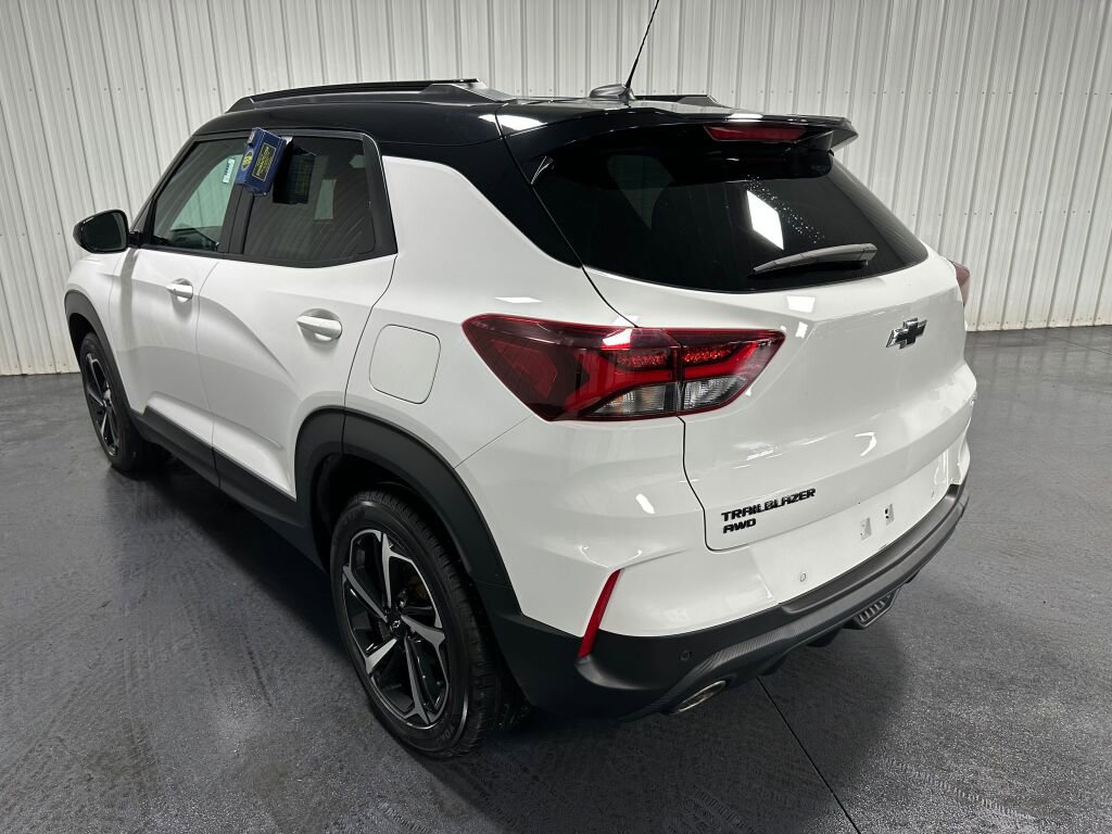 Used 2023 Chevrolet TrailBlazer RS w/ Sun and Liftgate Package image 3