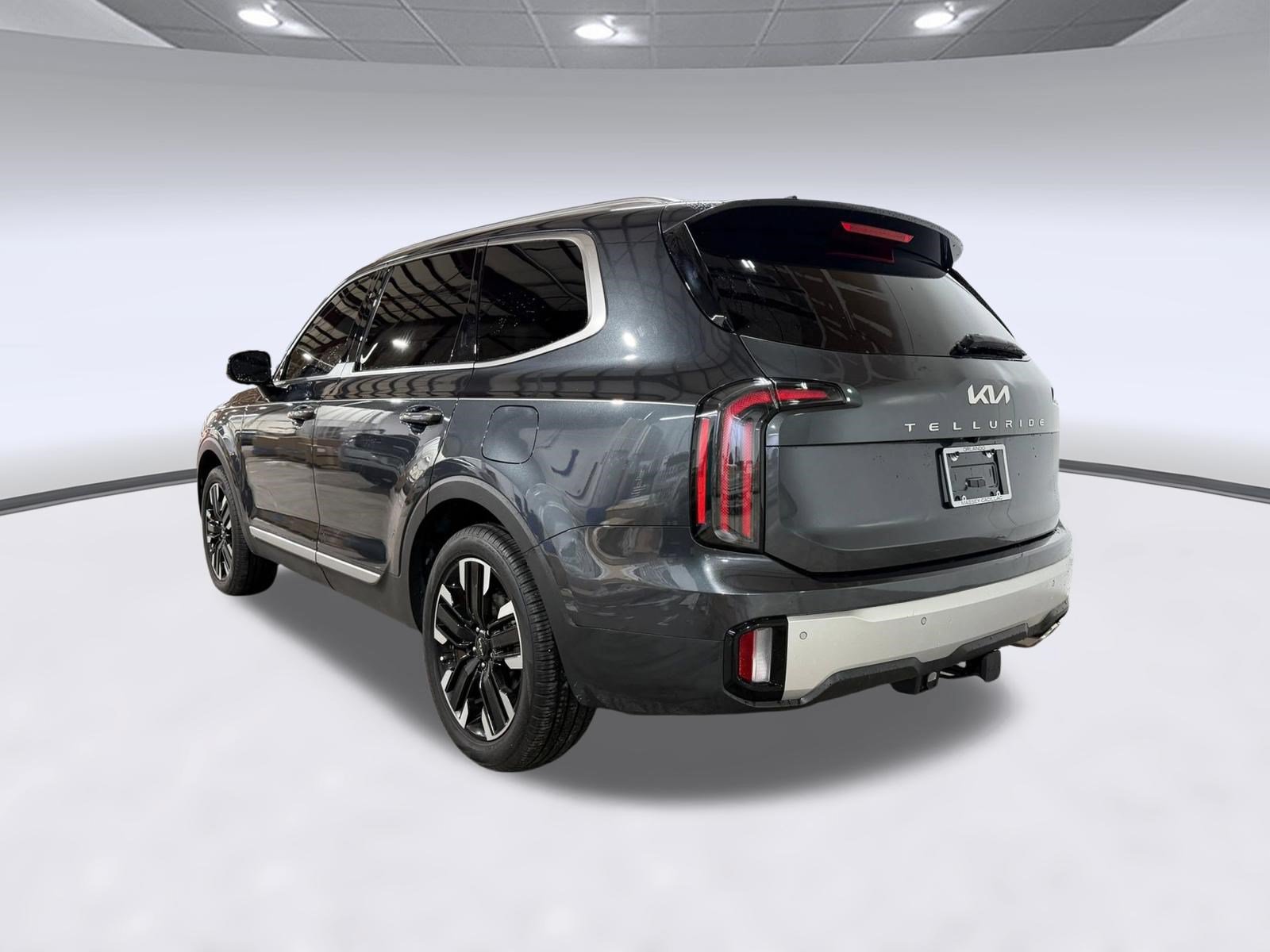 Used 2024 Kia Telluride SX w/ Towing Package FWD image 2