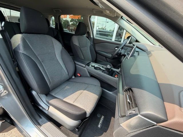 Used 2023 Nissan Rogue SV AWD/4WD image 12
